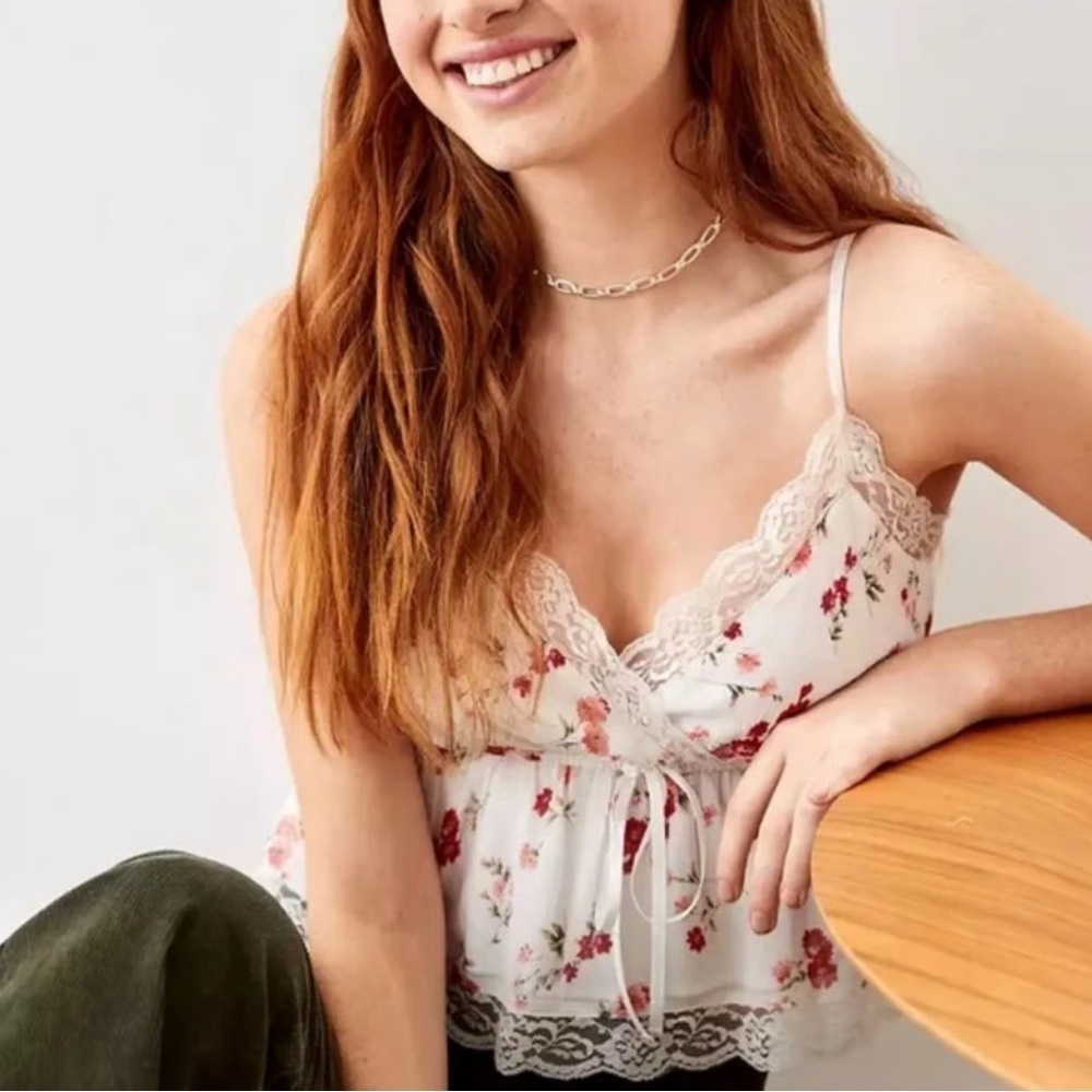 NWT American Eagle Outfitters White Floral Camisole Size S